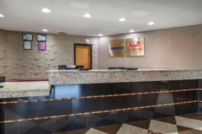 Econo Lodge Inn & Suites